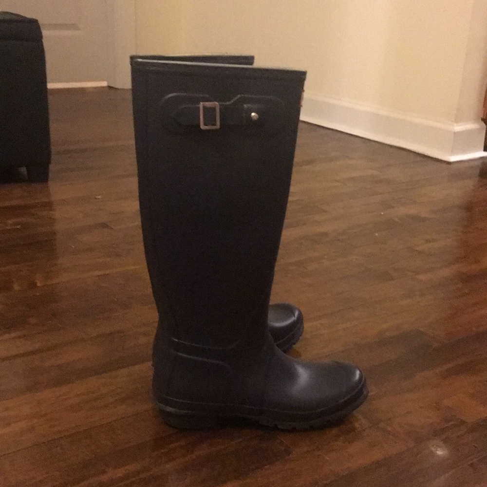 EUC Tall navy hunter rain boots